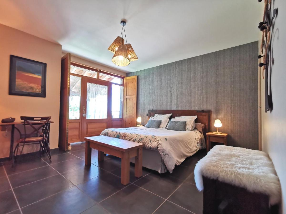 Le Clos Des Pierres Rouges Saint Privat d'Allier Bagian luar foto