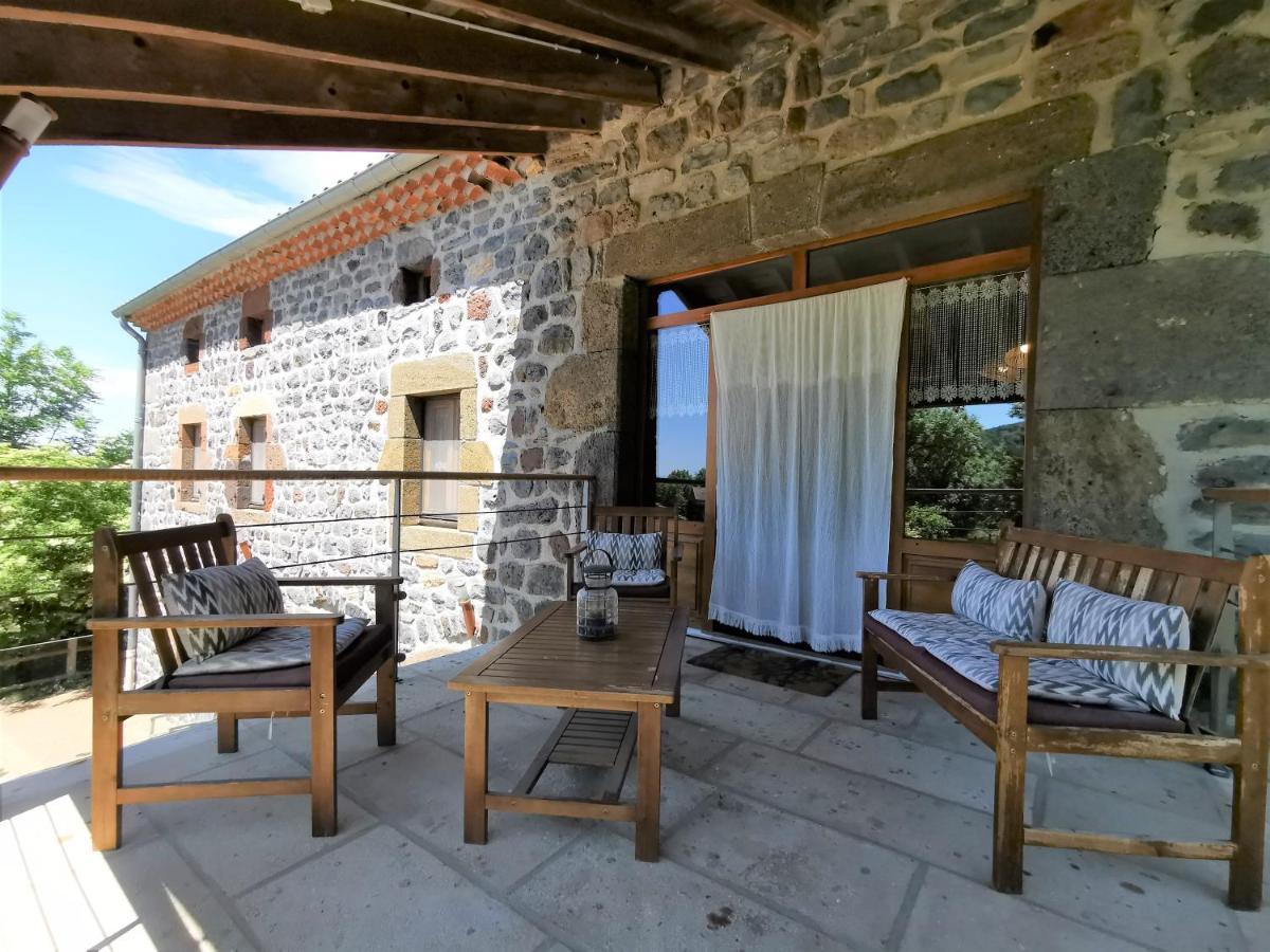 Le Clos Des Pierres Rouges Saint Privat d'Allier Bagian luar foto