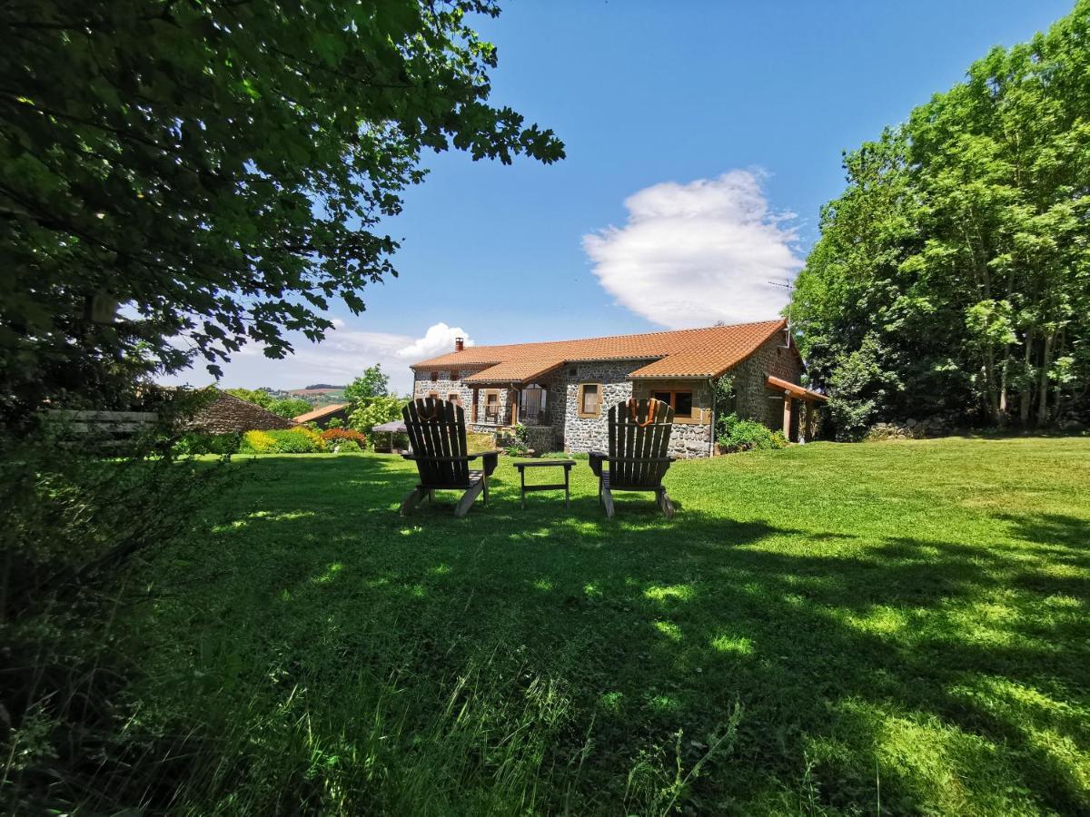 Le Clos Des Pierres Rouges Saint Privat d'Allier Bagian luar foto