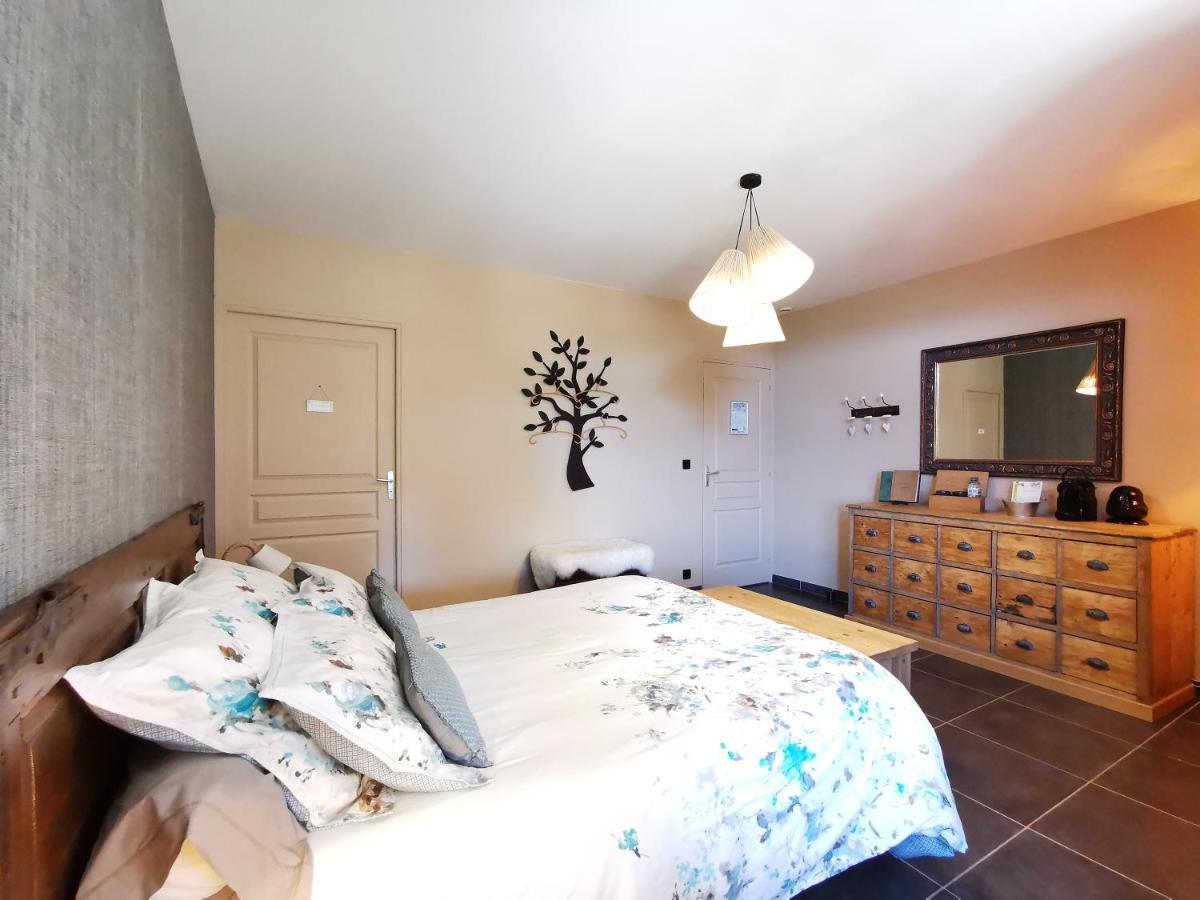 Le Clos Des Pierres Rouges Saint Privat d'Allier Bagian luar foto