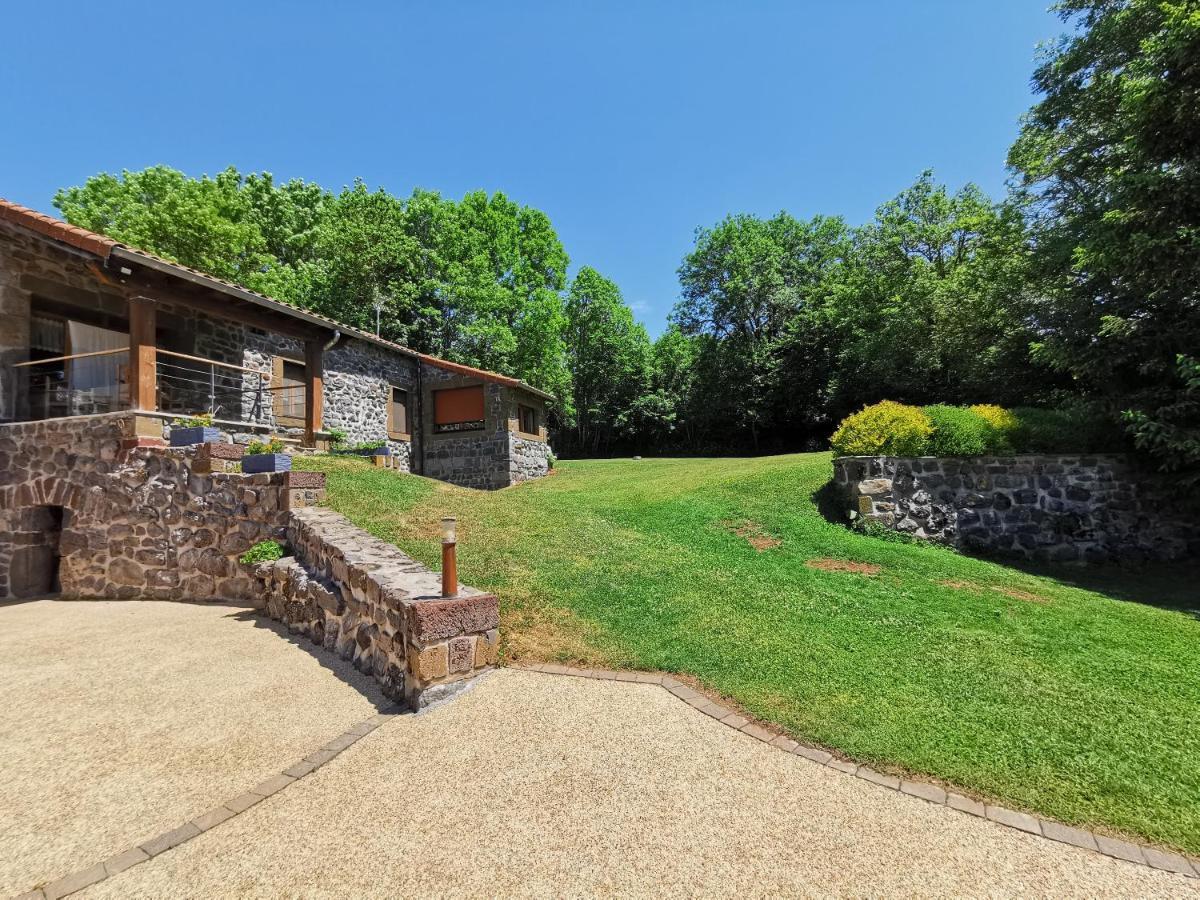 Le Clos Des Pierres Rouges Saint Privat d'Allier Bagian luar foto