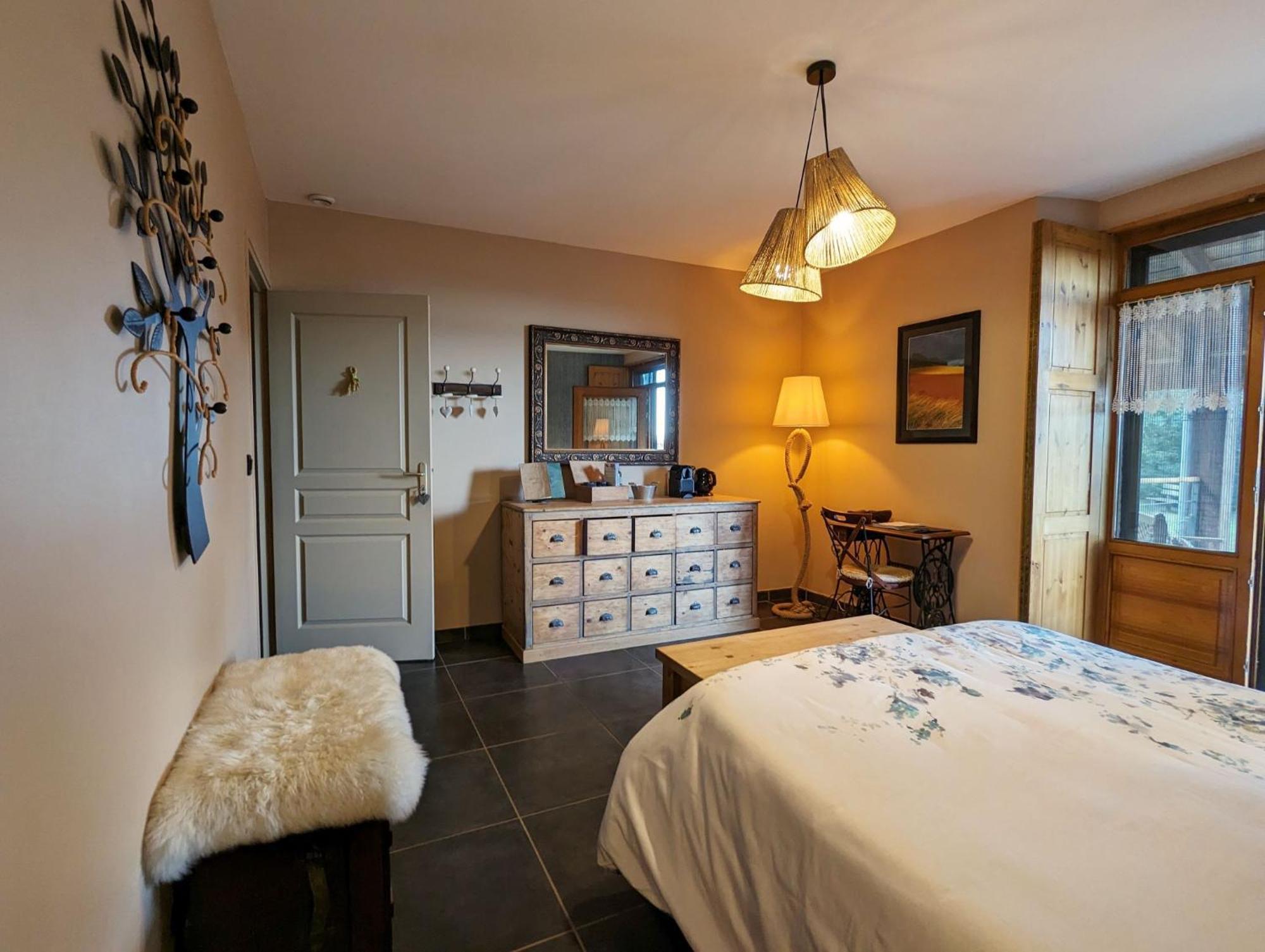 Le Clos Des Pierres Rouges Saint Privat d'Allier Bagian luar foto