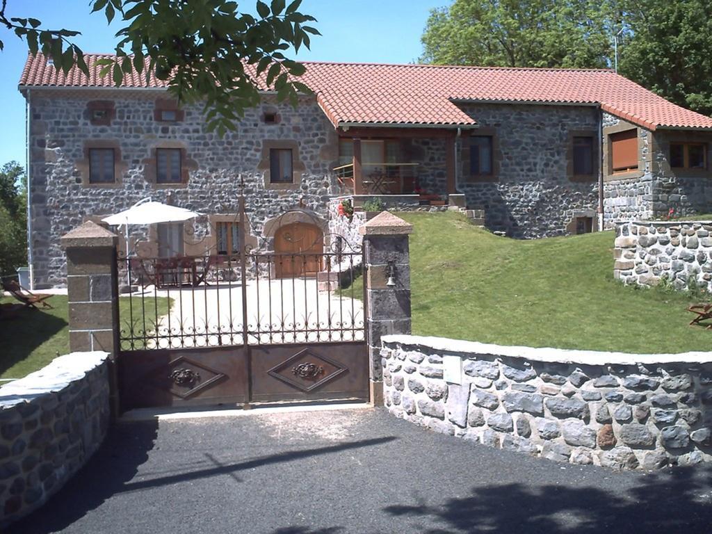 Le Clos Des Pierres Rouges Saint Privat d'Allier Bagian luar foto