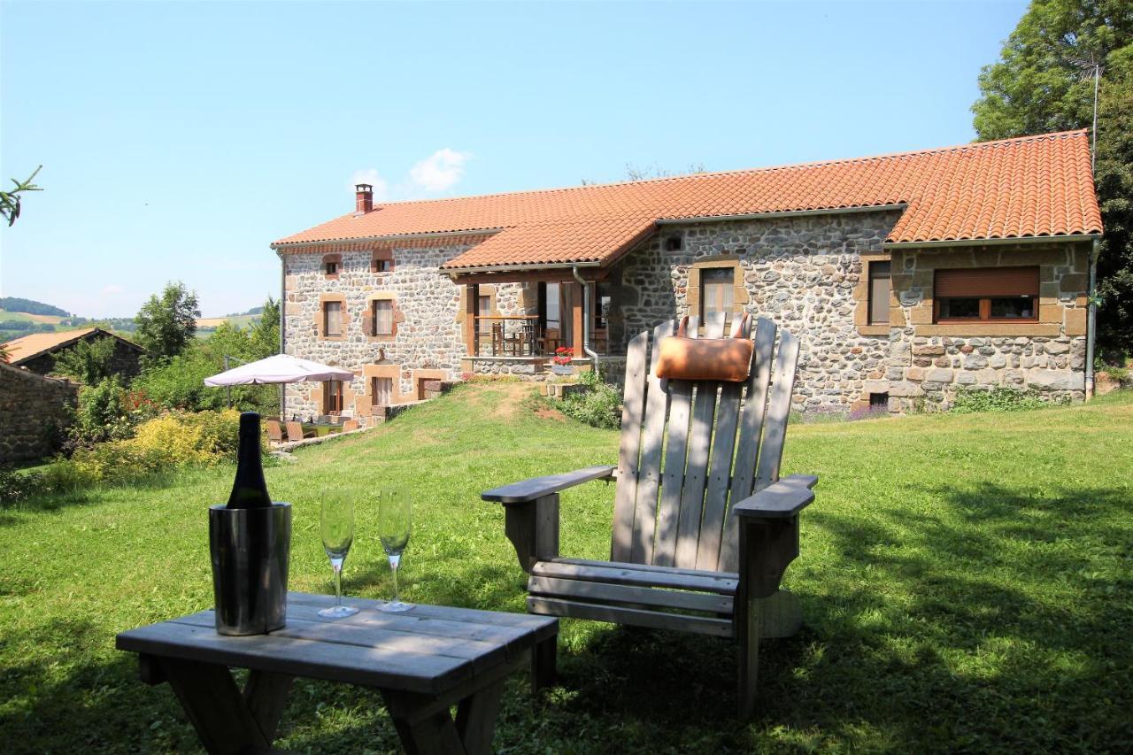 Le Clos Des Pierres Rouges Saint Privat d'Allier Bagian luar foto